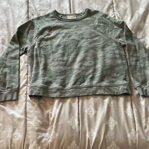 Universal thread camo pullover sweatshirt,  size large